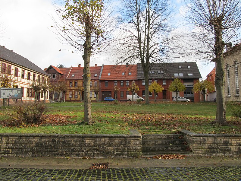 File:Kirchplatz, 1, Dransfeld, Landkreis Göttingen.jpg