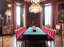 Konseljsalen (The Cabinet Meeting Room) Statsrådssalen (Government meeting room, when such meetings are chaired by the King)