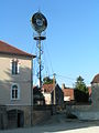 Radnice - mycí dům a větrná turbína v Arthonnay