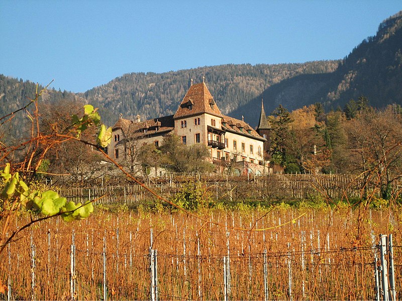 File:Labers Castle - South Tyrol.jpg