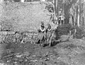 Lago rojo Aguado, NÖ. Bolivia. Två indianer med sina vapen vid hydda - SMVK - 004998.tif