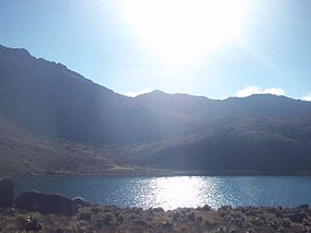 Laguna Grande en el medio día - Páramo Batallón y La Negra - Parque nacional General Juan Pablo Peñaloza.jpg