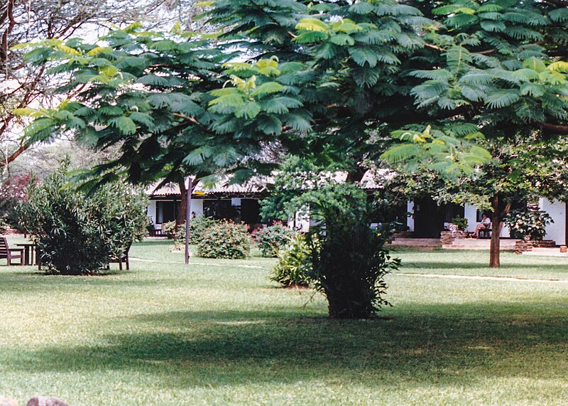 File:Lake Baringo Club (8427474078).jpg