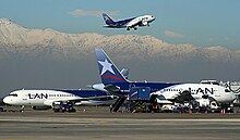 Airbus 320Fam de LAN Airlines en Santiago.