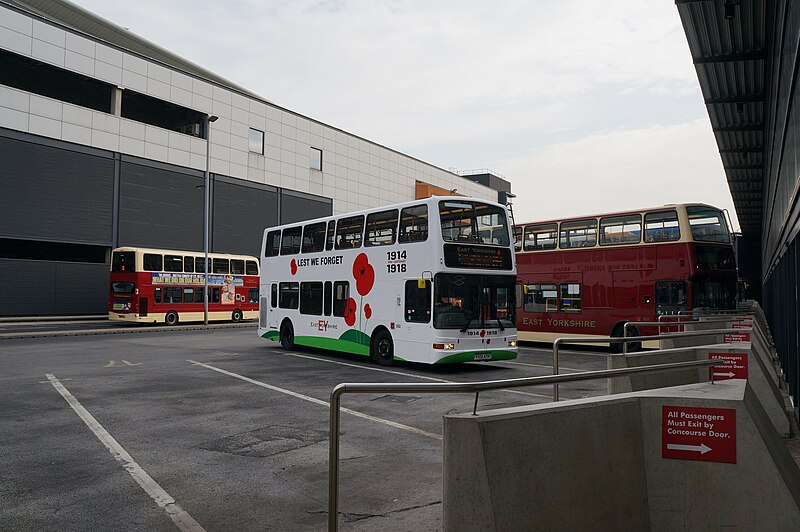 File:Lest We Forget 1914-1918 bus - geograph.org.uk - 4158195.jpg