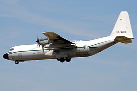 Neergestort Lockheed C-130H vliegtuig (foto genomen in 2010)