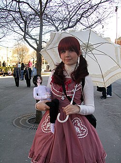 A BJD owner wearing Lolita fashion Lolita fashion ball-jointed doll.jpg