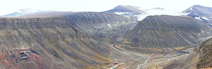 Longyeardalen Larsbreen Sarkofagen 01.jpg