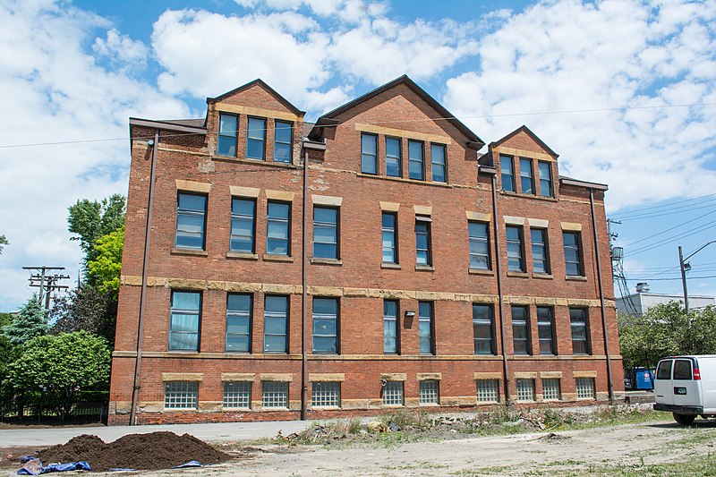 File:Looking at W facade - fourth school - Brownell school.jpg