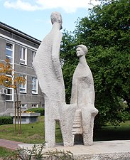 Steinskulptur mit Ehemann Pierre in Lublin
