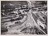 Luchtfoto van het Rangeerterrein De Rietlanden, gezien in zuidelijke richting naar Station Muiderpoort; 25 mei 1937.