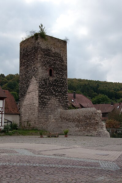 File:Mönsheim burgfried.jpg