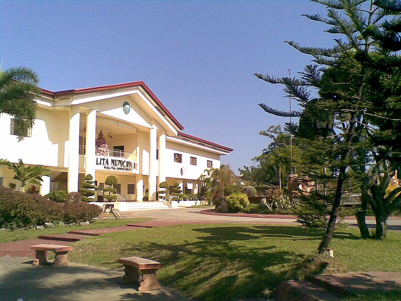 File:Malita Municipal Hall.jpg