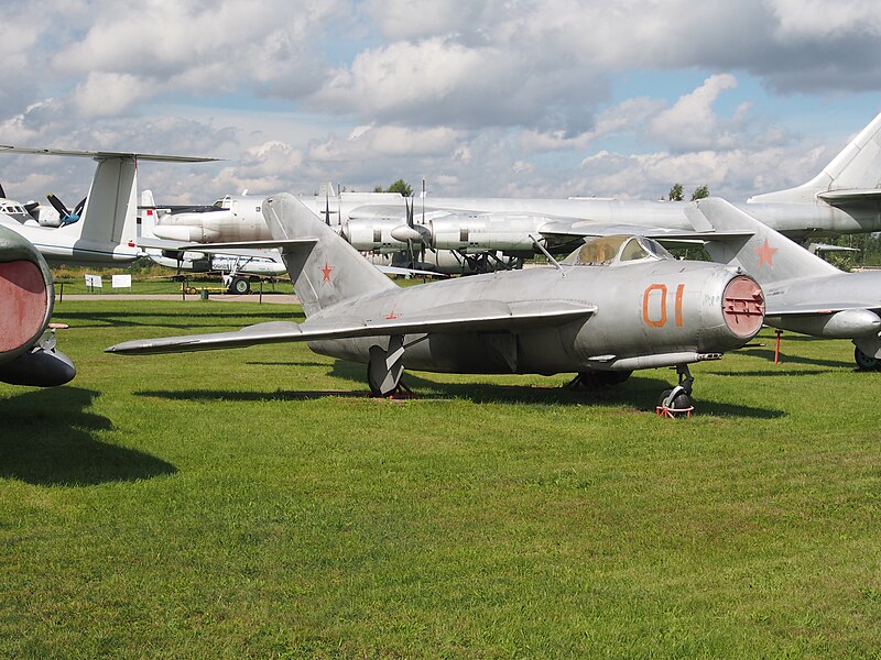 File:MiG-17 at Central Air Force Museum Monino pic2.JPG