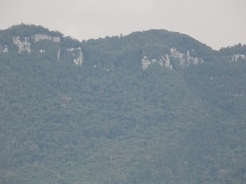 File:Mirando hacia la peña - panoramio.jpg