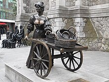 Molly Malone Statue, Dublin City Centre - geograph.org.uk - 5272963.jpg