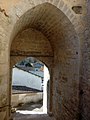 Français : Escalier d'accès et porte, Donjon de Montignac, Charente, France