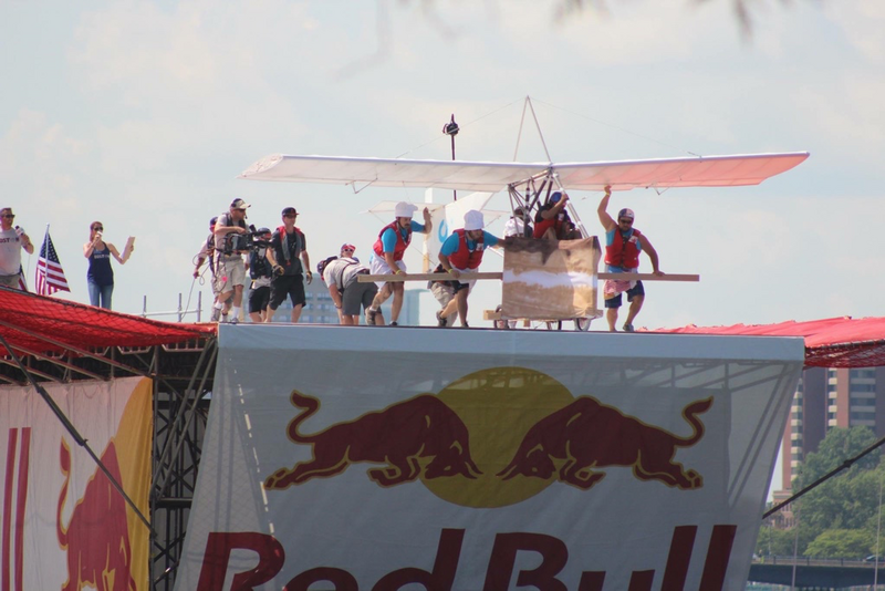 File:Motus, LLC team at Red Bull Flugtag 2016.png