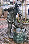 Holzschuhmacher-Denkmal (Bronze-Skulptur) in Neuenkirchen (Kreis Steinfurt)