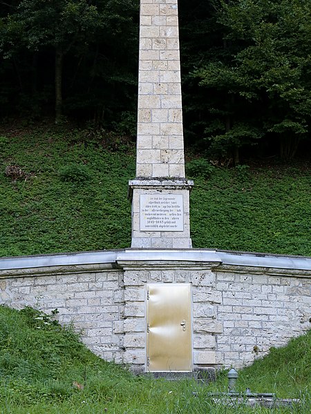 File:Obelisk Muehlthal Valley-3.jpg