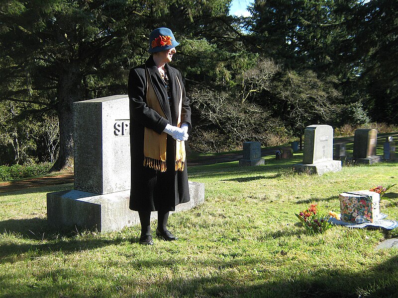 File:Ocean View Cemetery, Warrenton, Oregon on 27 October 2013 - Talking Tombstones X, Don't Take Them for Granite - 10.jpg