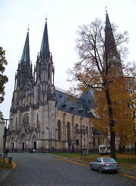 File:Olomouc, Václavské náměstí, katedrála sv. Václava.jpg