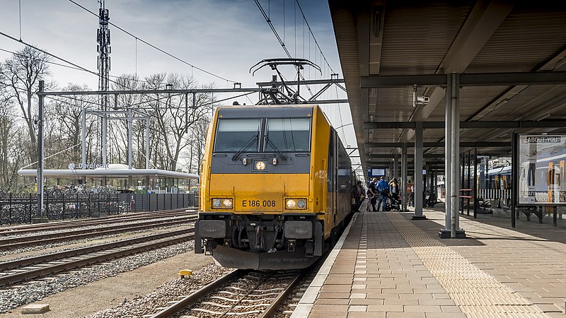File:One of the last IC Brussels at this station... (27452024718).jpg