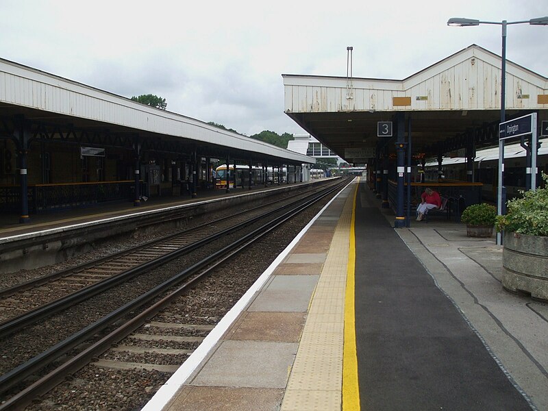 File:Orpington station platform 3 look north.JPG