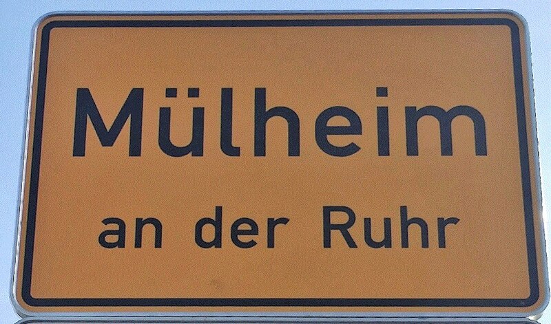 File:Ortseingangsschild Mülheim an der Ruhr.jpg