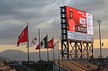 Pantalla gigante en jardines.