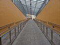 Polski: Nowo wybudowany węzeł Wzgórze św. Maksymiliana w Gdyni, wejście do tunelu dla pieszych od strony ulicy Kopernika