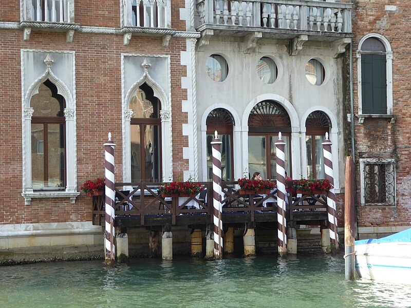 File:Palazzo Genovese Venice 02.jpg