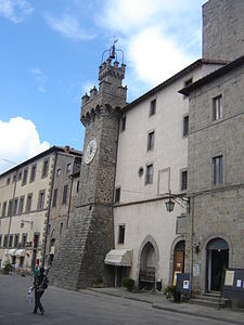 Palais des Sforza Cesarini à Santa Fiora.jpg