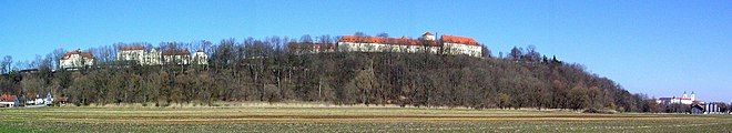 Panorama von Weihenstephan und Kloster Weihenstephan; ganz rechts im Bild der Freisinger Dom, 2005