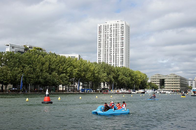 File:Paris plage 2011. Paris plage et ses pédalos.jpg