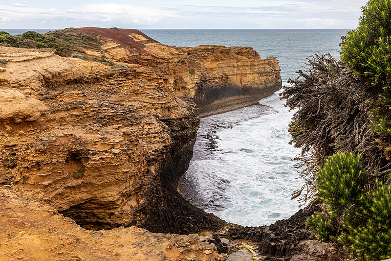 File:Peterborough (AU), Port Campbell National Park, The Grotto -- 2019 -- 0883.jpg