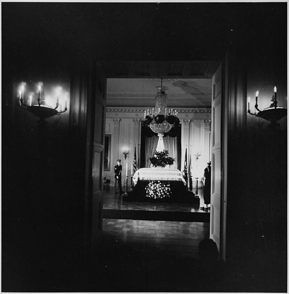 File:Photograph of President Kennedy's flag-draped casket lying in state in the East Room of the White House. - NARA - 200448.jpg