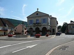 Place de la Mairie Beaufort Jura.jpg