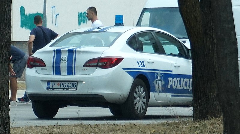 File:Policija Crne gore Opel Astra.jpg