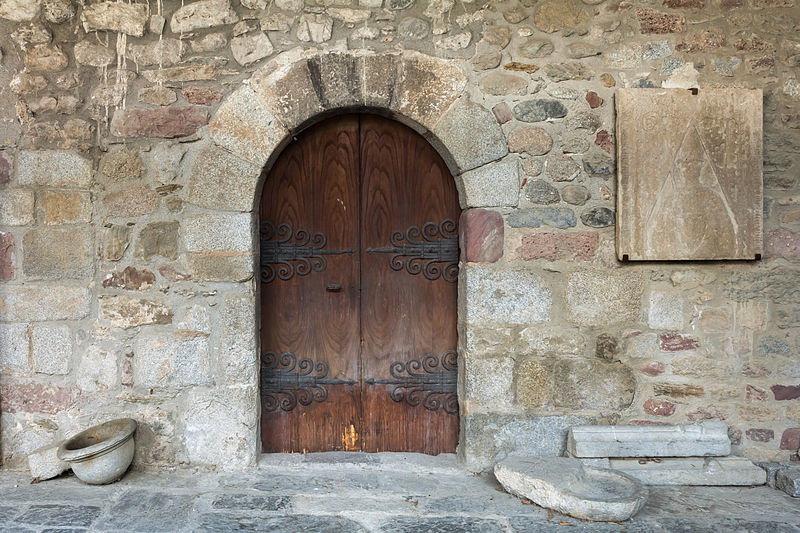 File:Porta no claustro da Catedral de La Seu d'Urgell.jpg