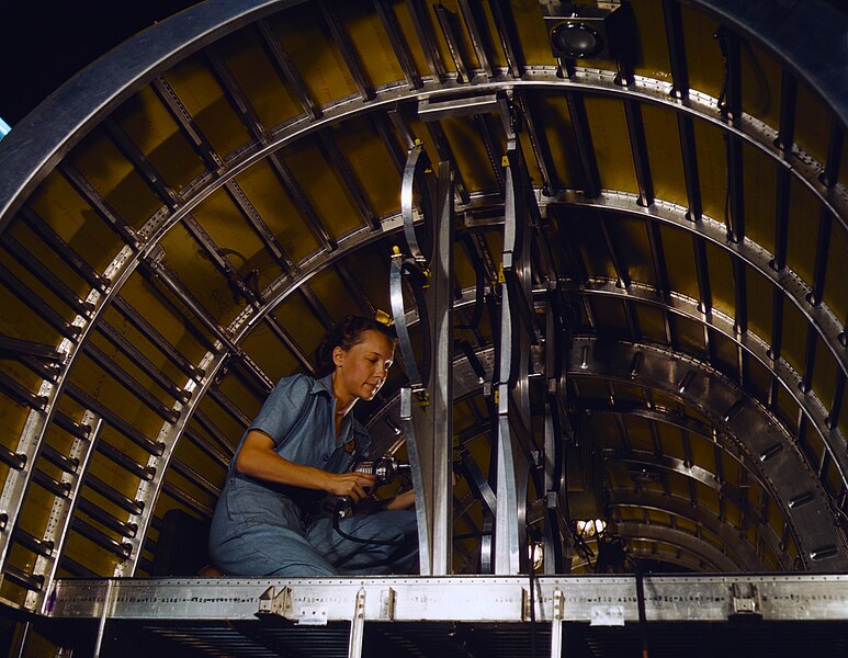 File:Production of B-24 bombers and C-87 transports2.jpg