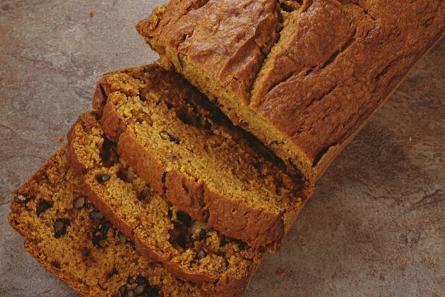 640px-Pumpkin_Walnut_Bread.jpg