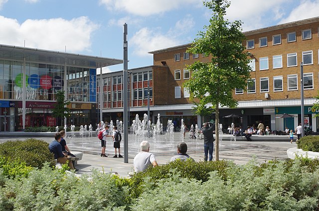 Image: Queens Square, Crawley (geograph 5814836)