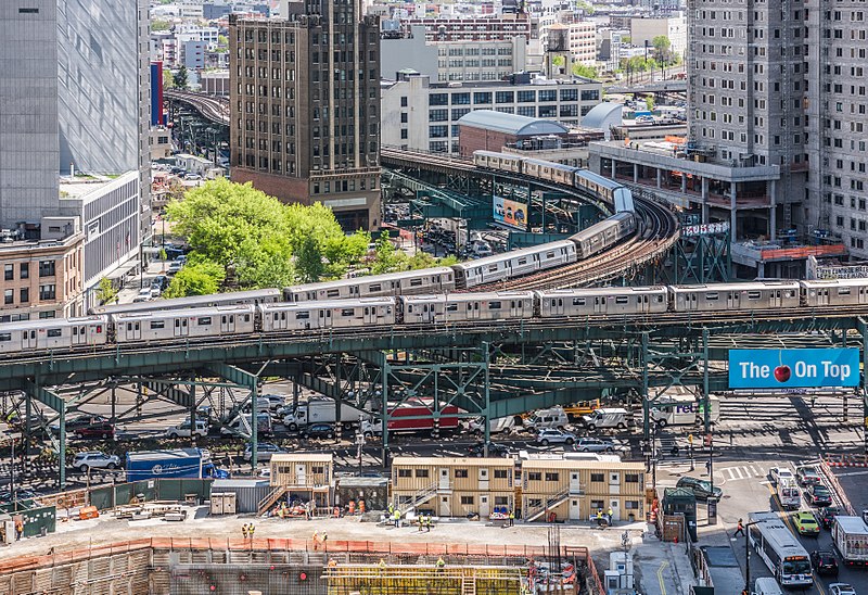 File:Queensboro Plaza trains from above vc.jpg