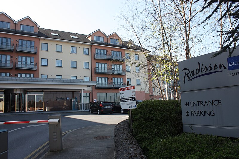 File:Radisson Blu Hotel, Athlone, March 2012 (01).JPG