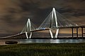 Le pont Arthur Ravenel Jr. de nuit en septembre 2016.