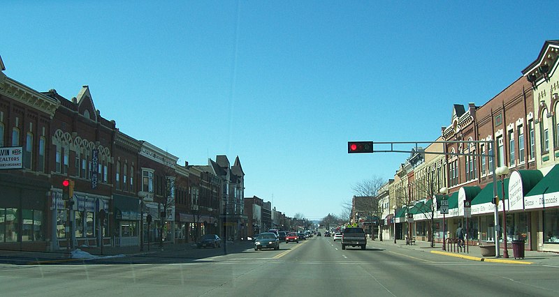 File:ReedsburgWisconsinDowntown.jpg