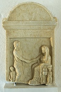 Estela funeraria del periodo helenístico.