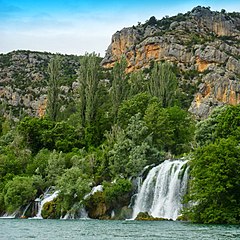 The hydroelectric power plant is situated near the Roški slap (=Roški waterfall)