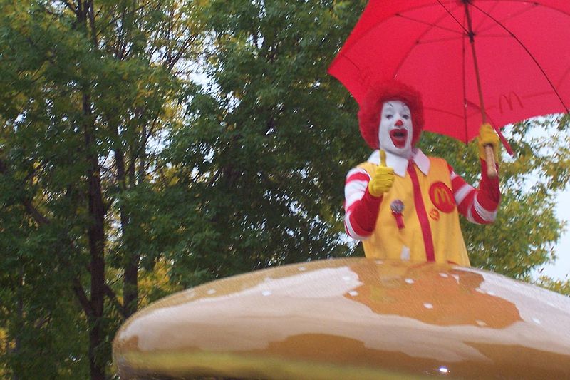 File:Ronald McDonald Rides a Fiberglass Burger.jpg